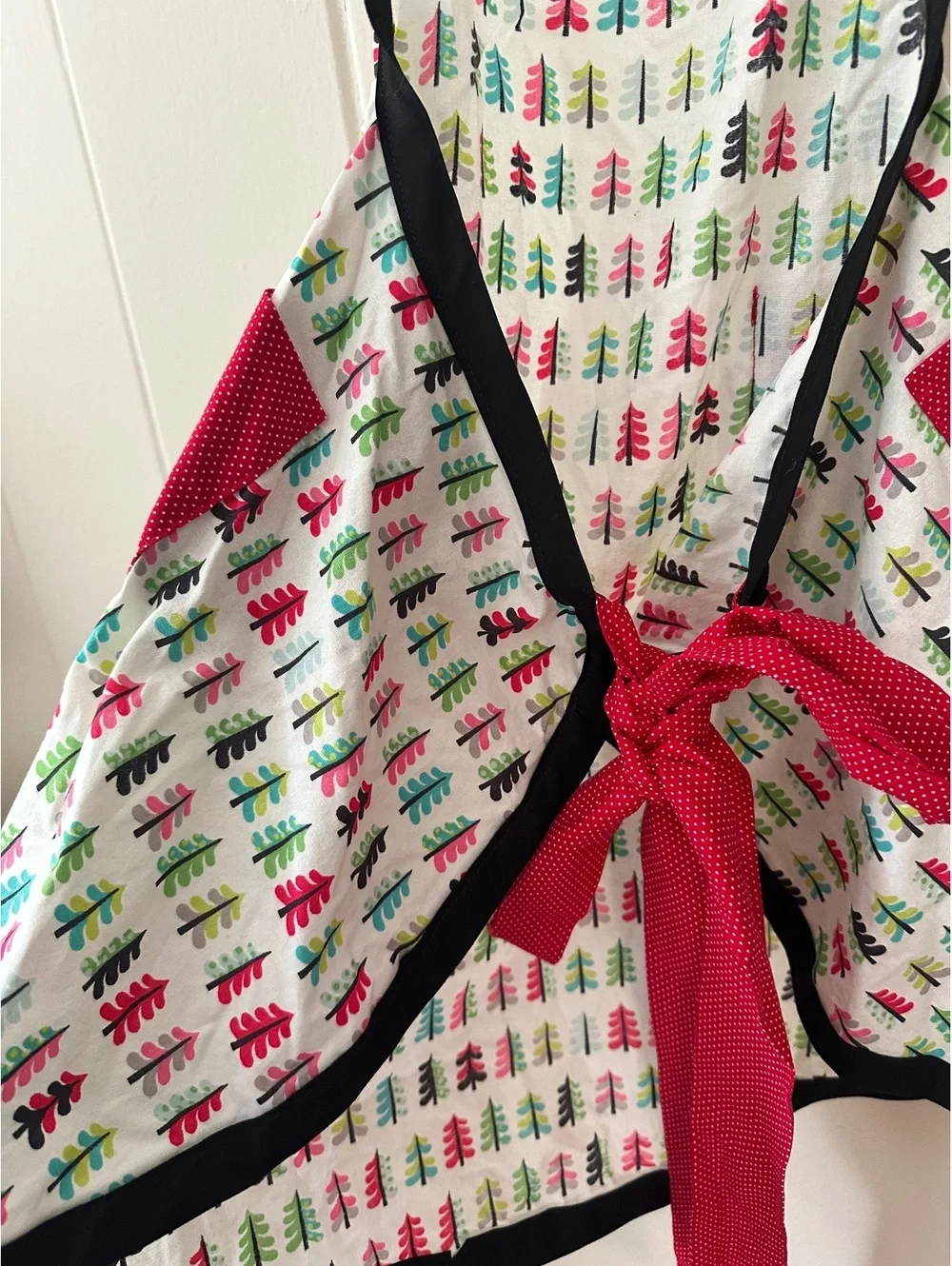 Full Apron with Sweetheart Neckline Contrast Trim and Pockets Handmade Size M